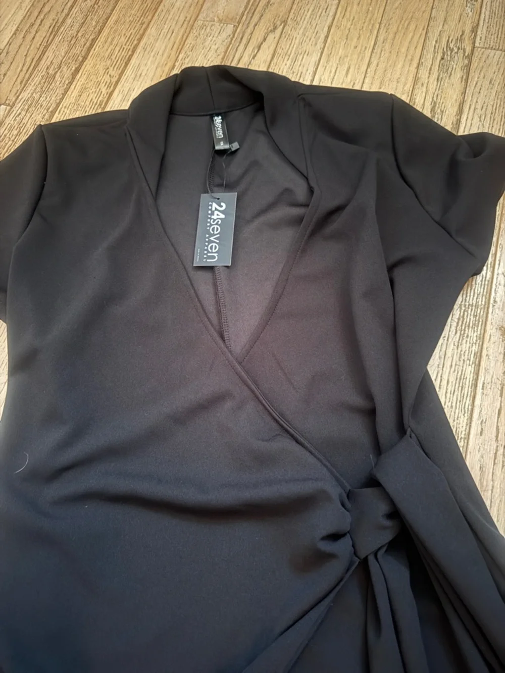 NWT Black Mock Wrap Dress 1X V-Neck Cap Sleeve Travel - Picture 1 of 12